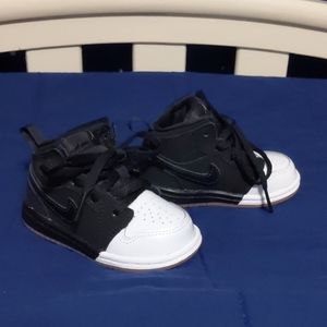 Size 5 Nike toddler shoes